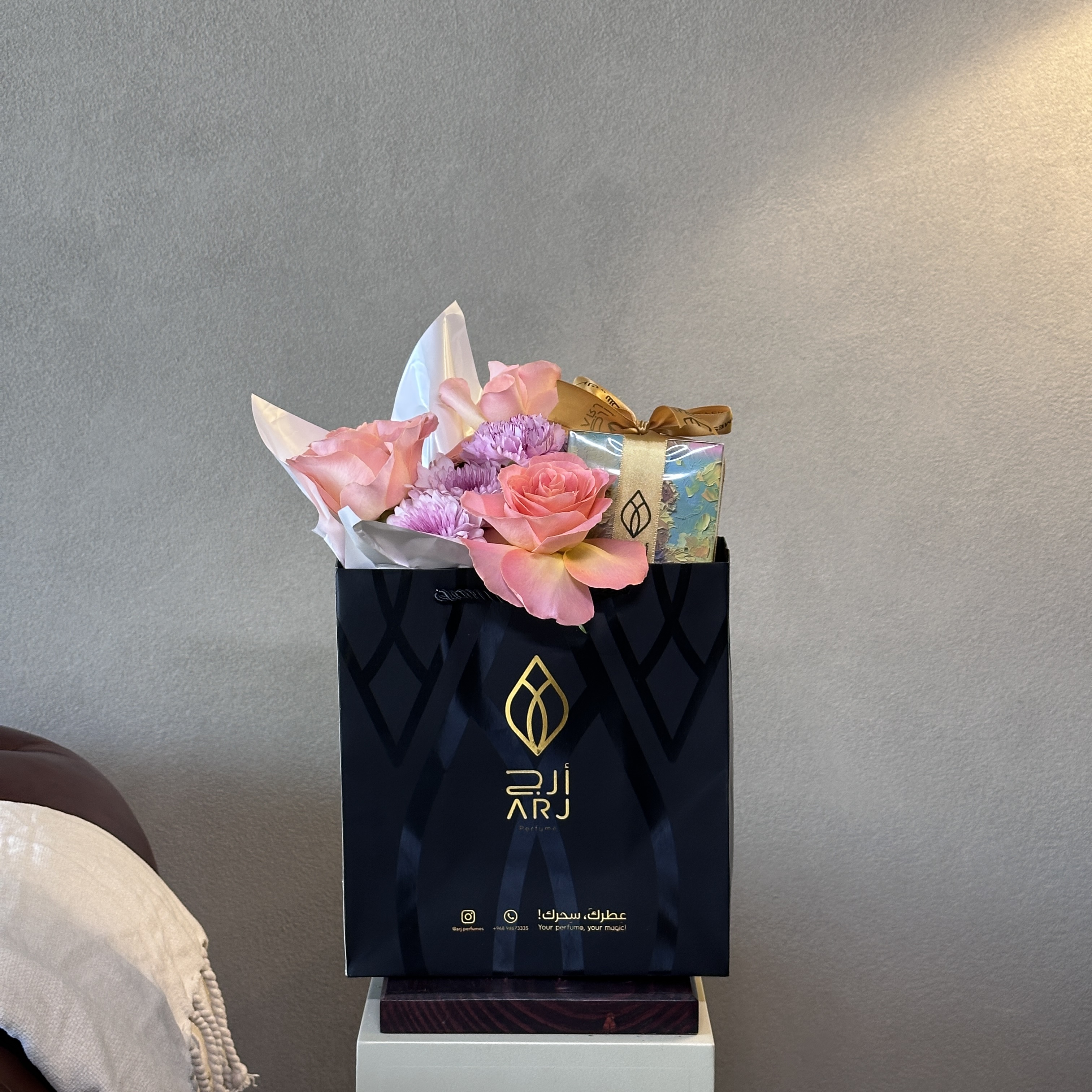 عطر المواليد مع تنسيق الورد